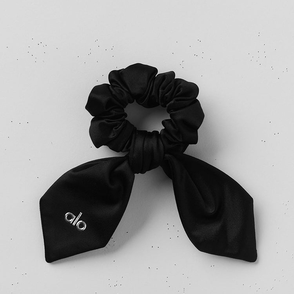 ALO Yoga Accessories - NWT ALO Yoga Airlift Rhythm Scrunchie Black Bow Hair Tie with Alo Logo